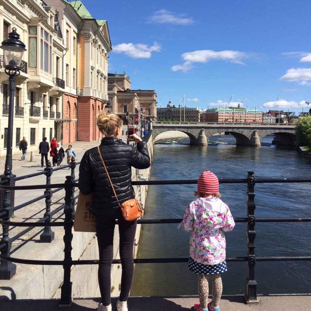 Gamla Stan oli niin tupaten täynnä turisteja, ettemme menneet tätä lähemmäksi. 